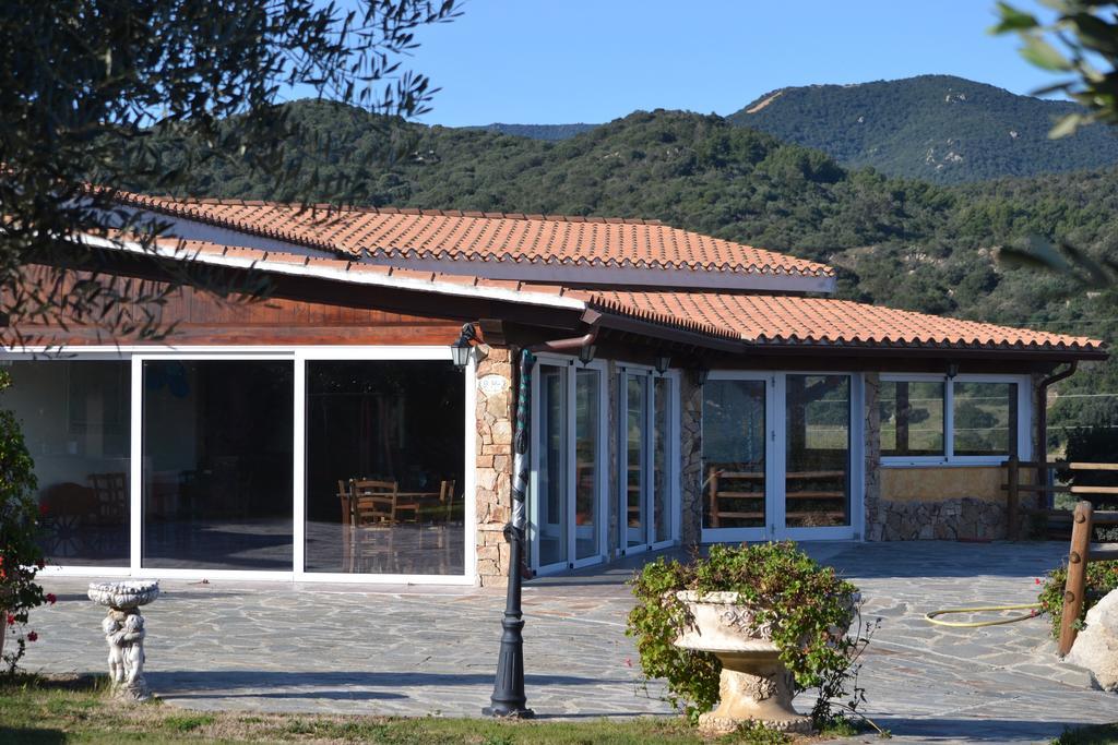 Agriturismo Gli Ulivi Hotel กัสเตียดาส ภายนอก รูปภาพ